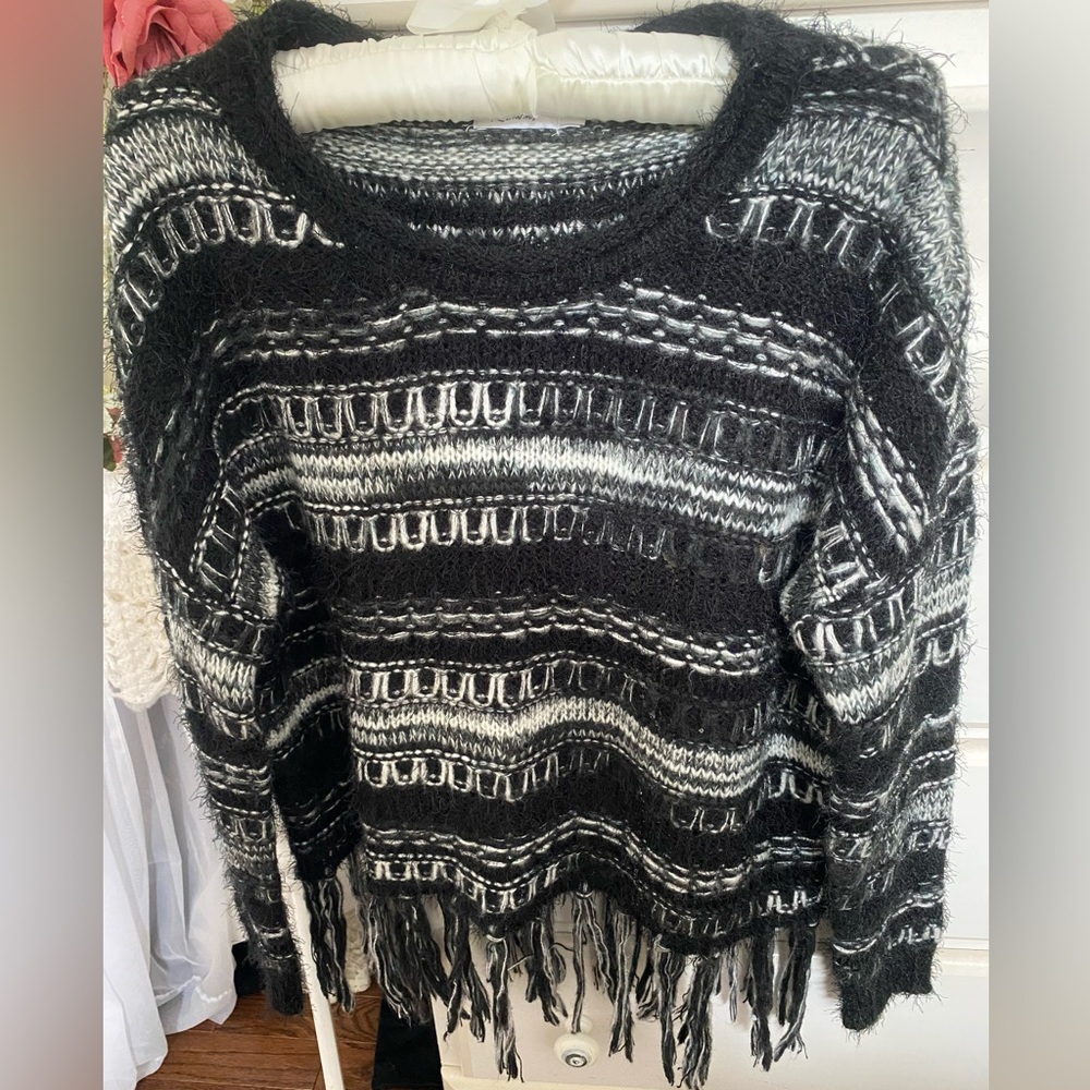 BOHO FRINGE SWEATER